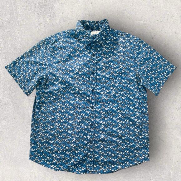 Old Navy Built-In Flex Mens Button Up Everyday Shirt Large Blue Fish Print - Picture 1 of 11